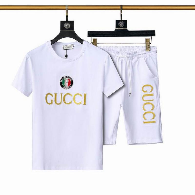 Gucci Men's Suits 720